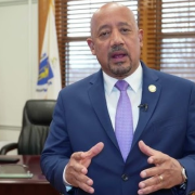 ¡Arrestan alcalde de Lawrence! Lo acusan de usar más de US$1 millón de préstamo para campaña y deudas