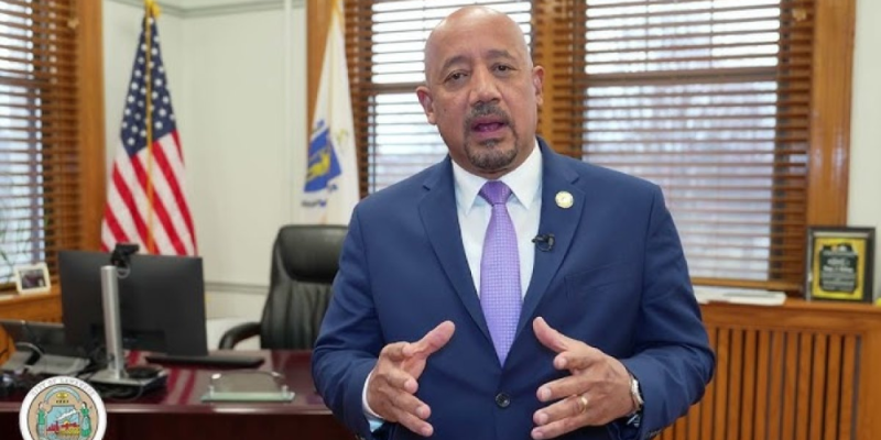 ¡Arrestan alcalde de Lawrence! Lo acusan de usar más de US$1 millón de préstamo para campaña y deudas