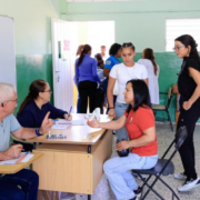 Rehabilitación y el HOMS brindan servicios de salud gratuitos durante operativo médico en Constanza
