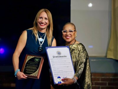 Wendy Queliz recibe cinco reconocimientos en Estados Unidos por su destacada labor en el teatro inclusivo