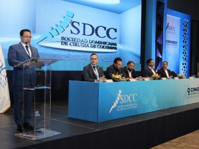 Neurocirujano advierte sobre riesgos del exceso de peso en mochilas escolares