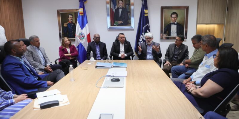 SNS y sociedades médicas coordinan acciones para fortalecer atención materna y neonatal