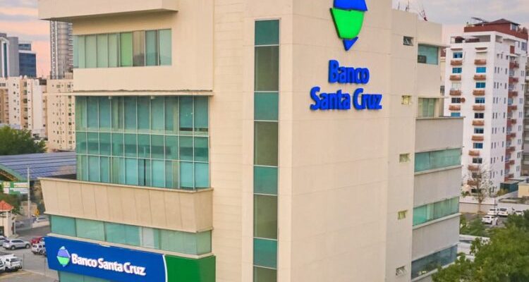 Feller Rate ratifica calificación de Banco Santa Cruz en “AA-” y eleva sus perspectivas a “positiva”