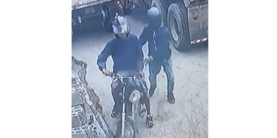 Atraco en Los Alcarrizos: despojan de cadena y dinero a propietario de ferretería