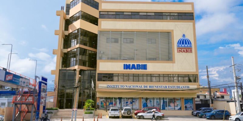 INABIE activa protocolos tras 22 estudiantes presentar malestares gastrointestinales en Villa González