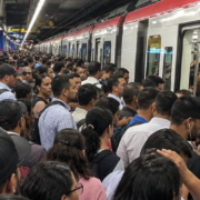 ¡Otra vez! Metro de Santo Domingo presenta interrupción y retrasa usuarios