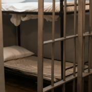 Imponen prisión preventiva a hombre por presunto abuso y explotación sexual infantil en La Vega