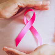 Entre carreras, maternidad y proyectos: el cáncer de mama en mujeres jóvenes