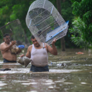 Lluvias provocan inundaciones en México y arrastran a varias personas