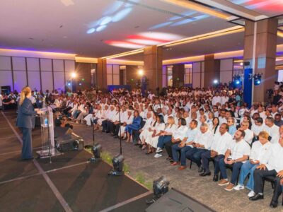 Carolina recibe apoyo de Geanilda Vásquez: “Vamos a construir y vamos a ganar