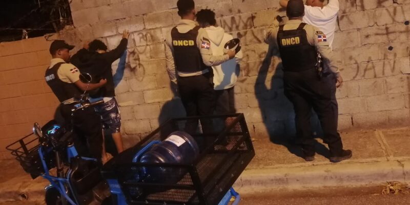 DNCD Peravia: decomisan 7,300 gramos de drogas y someten a 19 personas a la justicia