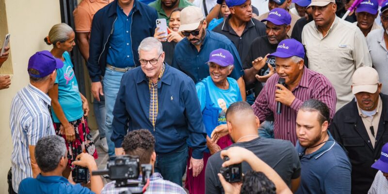 Gonzalo recorre nueve localidades de Monseñor Nouel y afirma que gobernar es resolverle a la gente