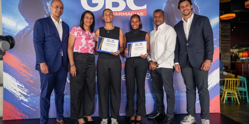 Raymond Rodríguez y Fundación GBC entregan becas universitarias a las atletas Crismeily y Crismil Paniagua